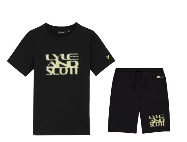Lyle & Scott Set Formation